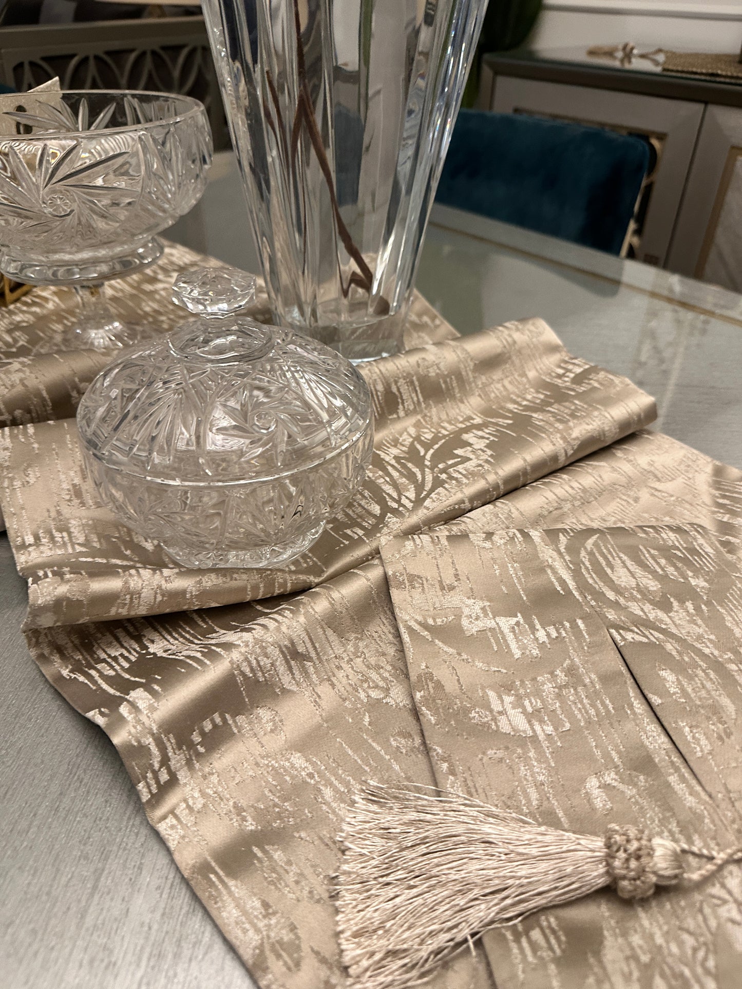 Cafe Damask runner