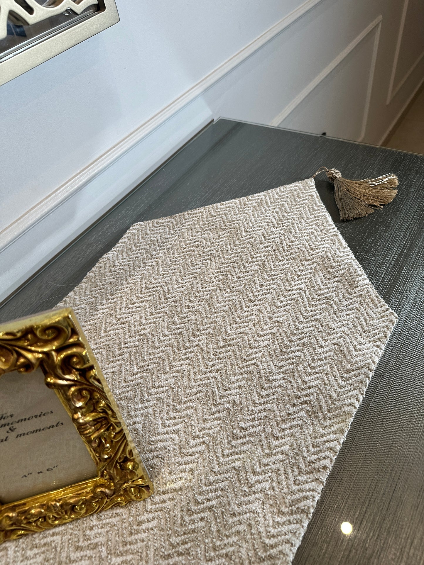Beige zigzag runner