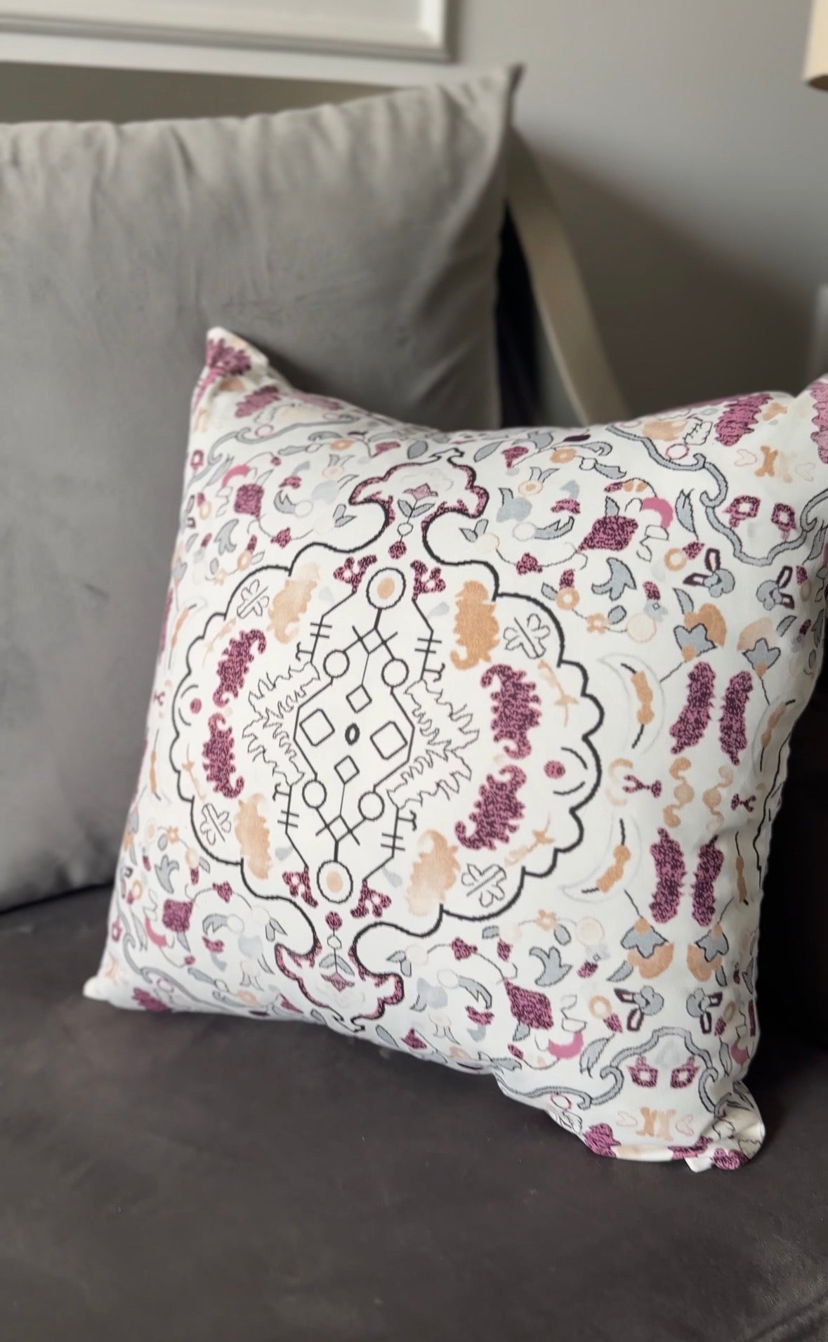 .Layaly cushion cover