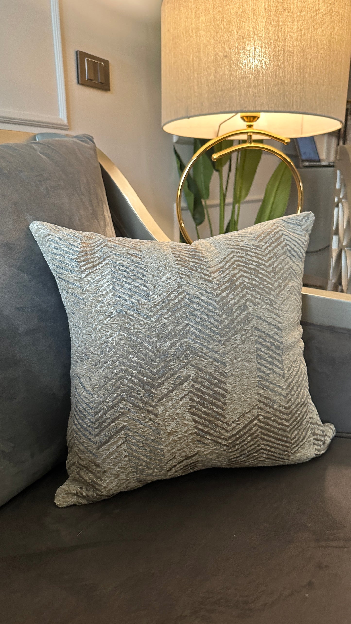 Grey&beige zigzag cushion cover