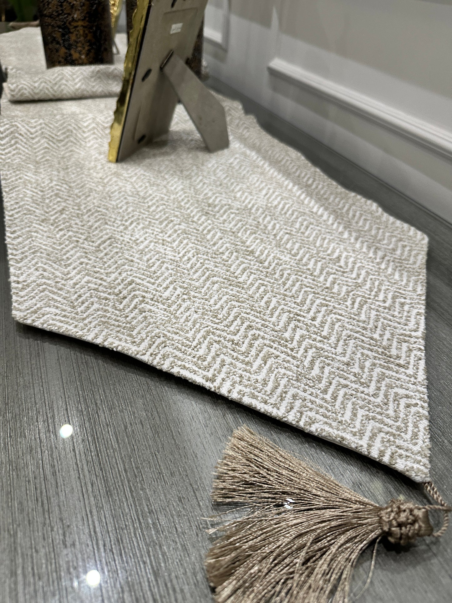 Beige zigzag runner