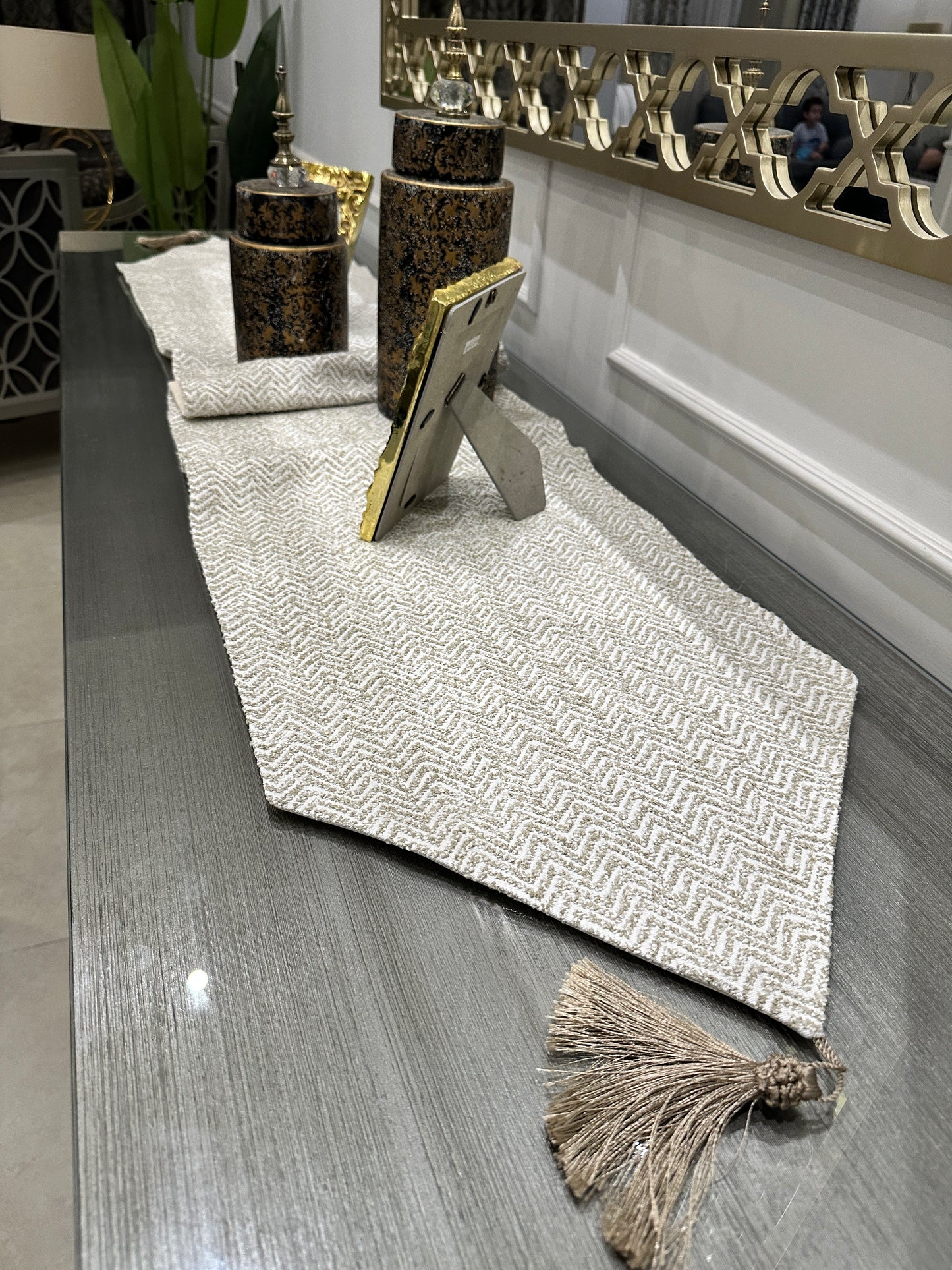Beige zigzag runner