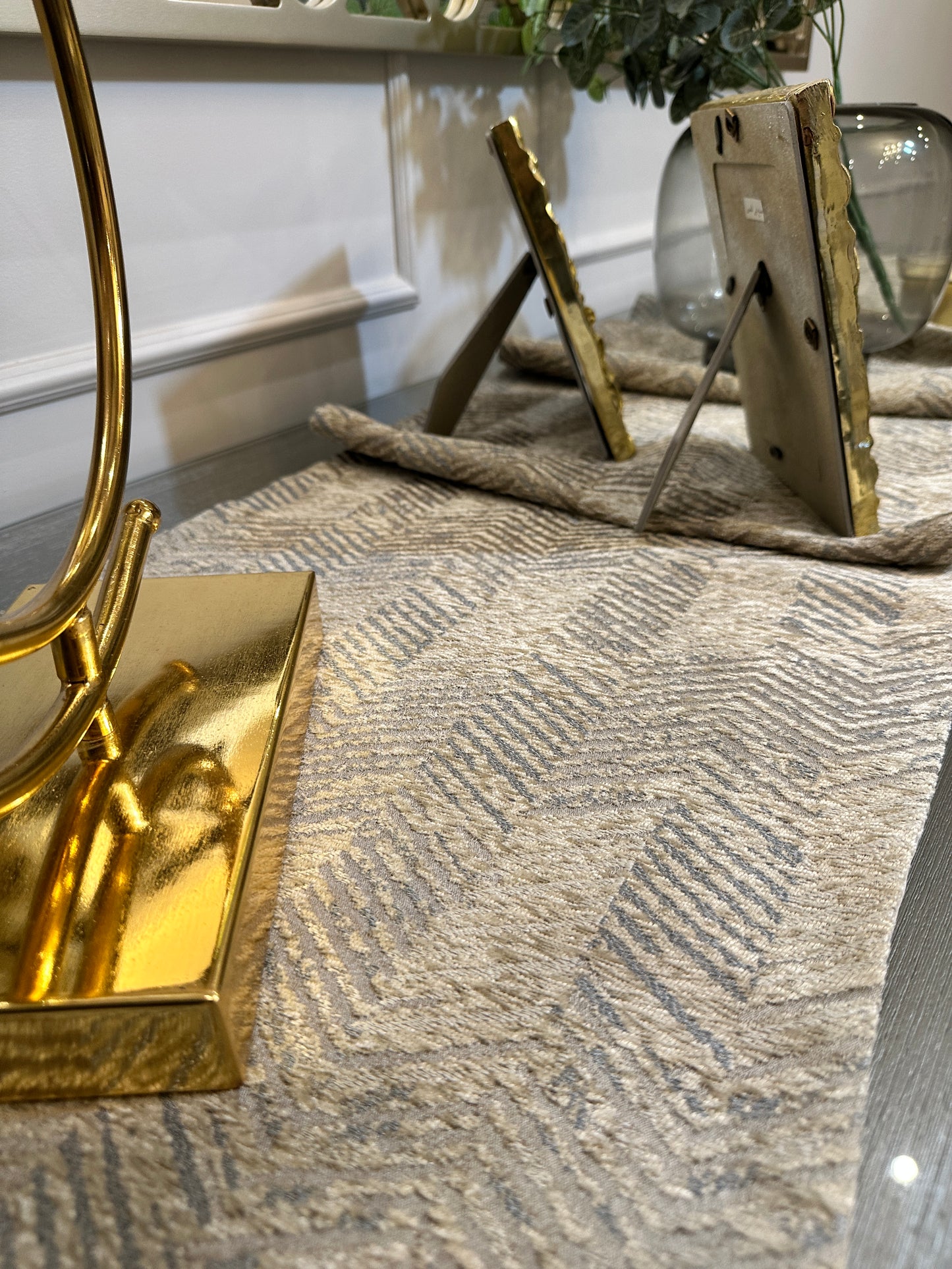 Grey&champagne zigzag runner