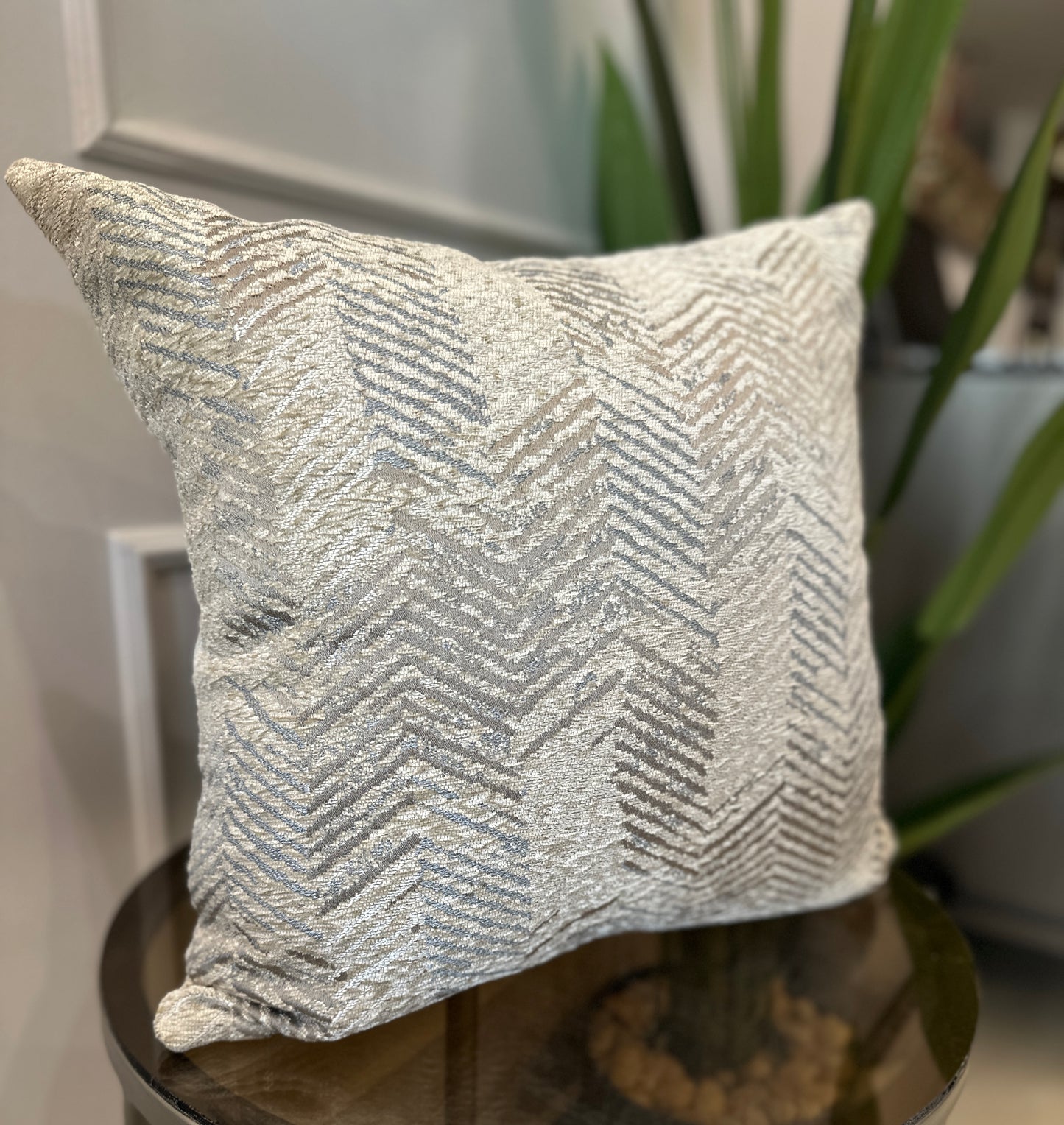 Grey&beige zigzag cushion cover