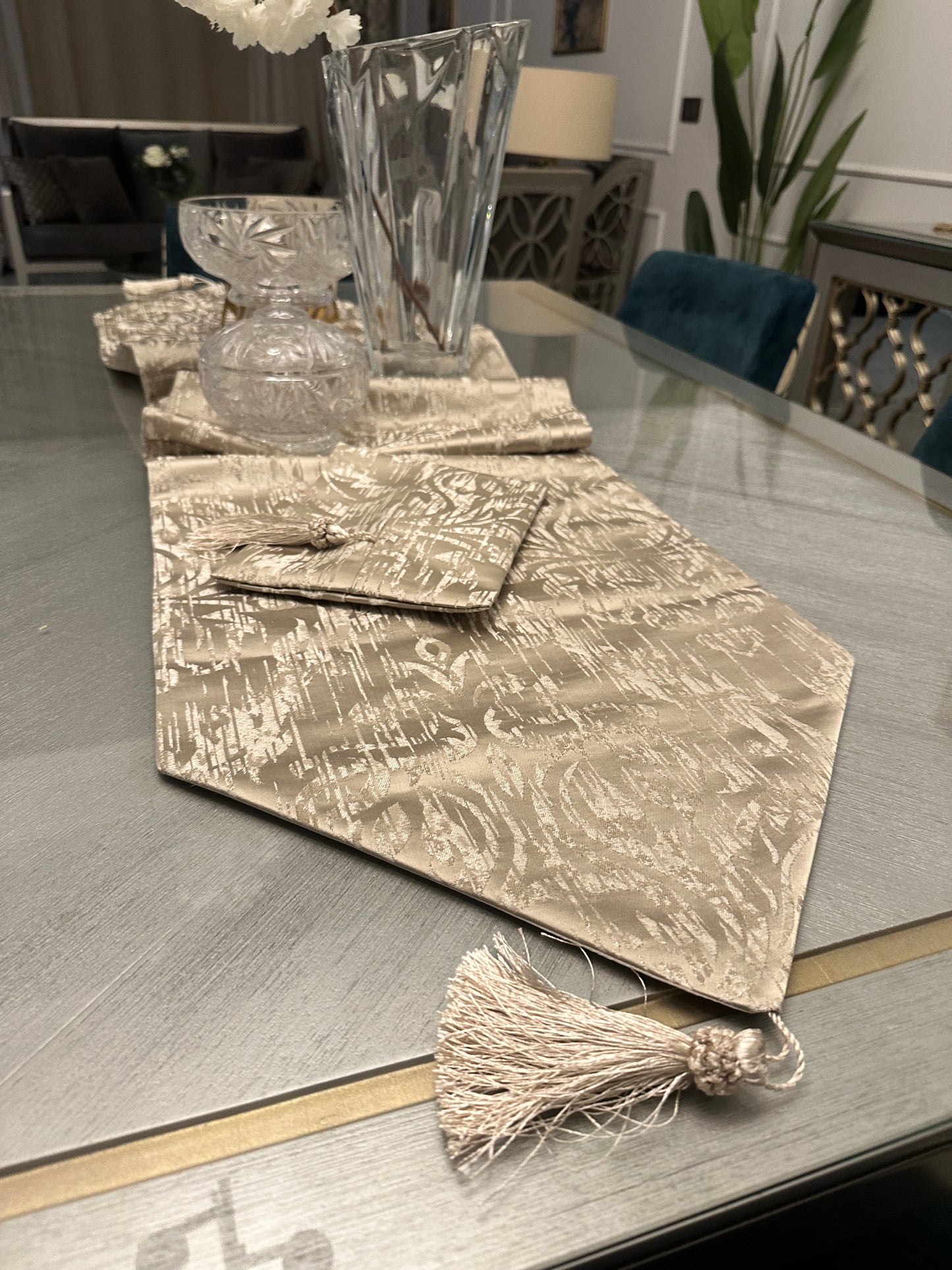 Cafe Damask runner