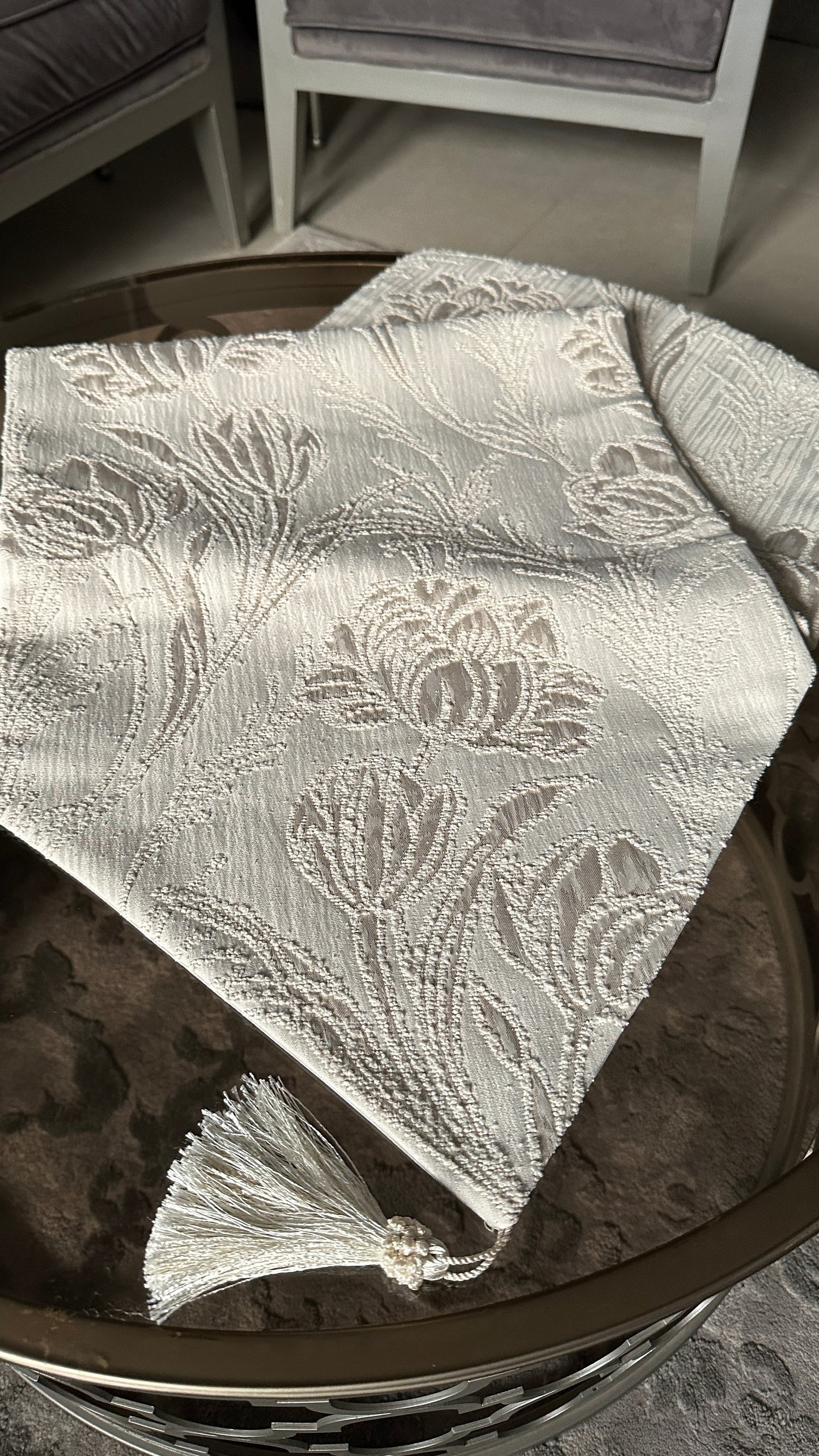 Floral offwhite runner